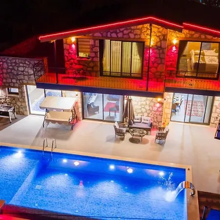 Kapali Ve Acik Havuzlu, Saunali Muhtesem Hotel