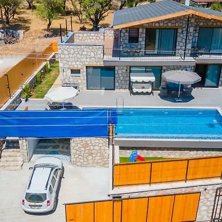 Hotel Kapali Ve Acik Havuzlu, Saunali Muhtesem *